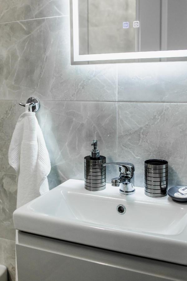 Samplus Central Apartment Craiova Ngoại thất bức ảnh