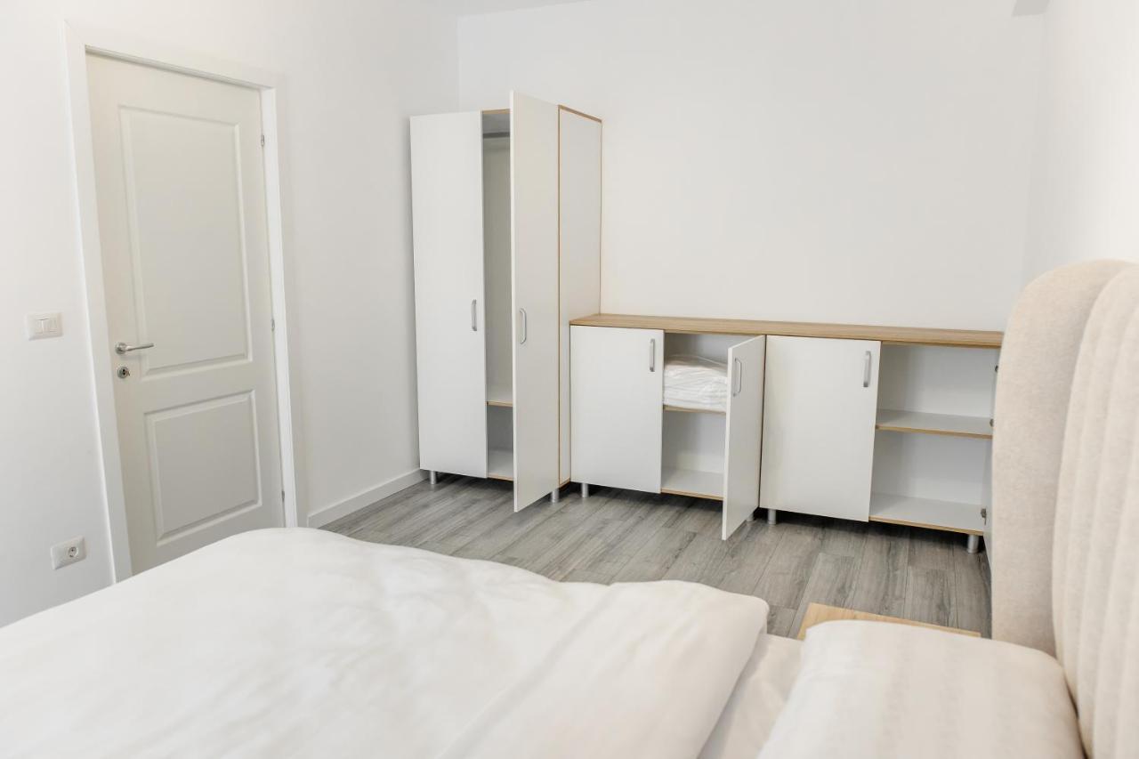 Samplus Central Apartment Craiova Ngoại thất bức ảnh